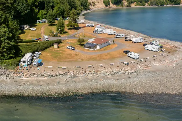 Beachcomber RV Park shoreline in winter season