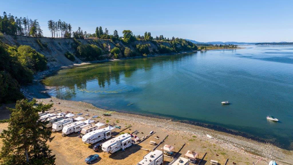 Beachcomber RV Park - Beachcomber RV Bay with RV SItes