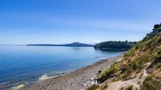 Beach and shoreline bluffs beside Beachcomber RV Park
