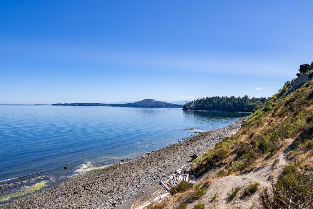 Beachcomber RV Park - Beachcomber RV Park Beach and Bluffs