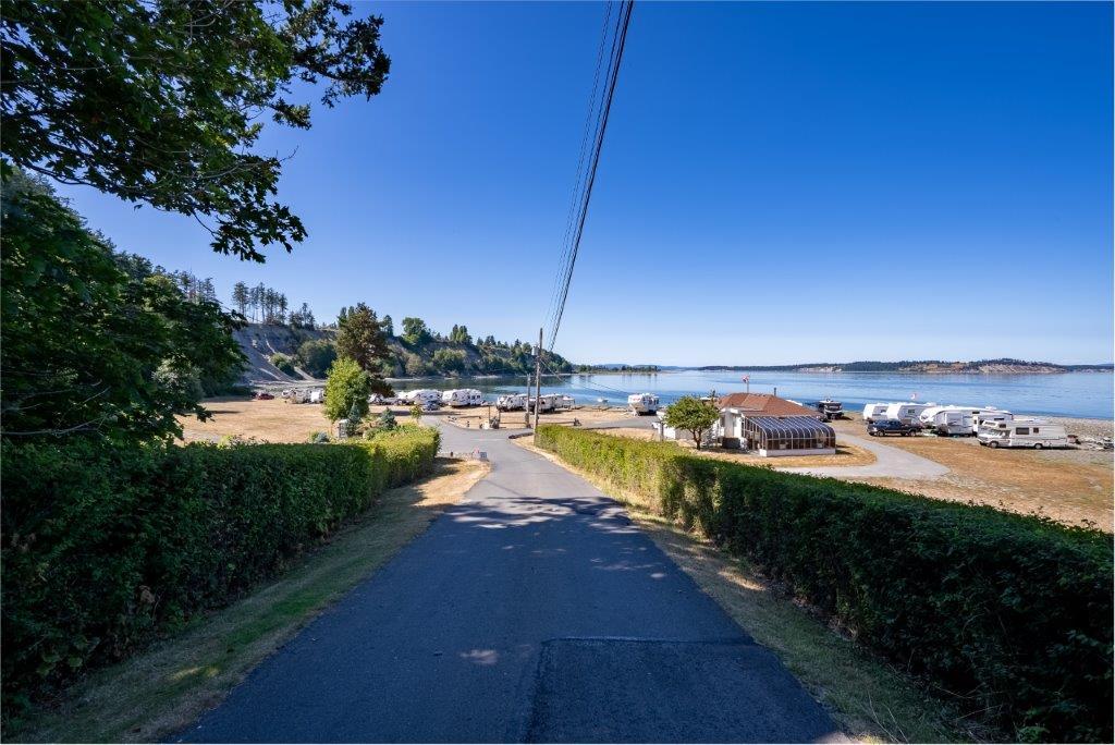 Driveway arrival at Beachcomber RV Park near Swartz Bay ferry