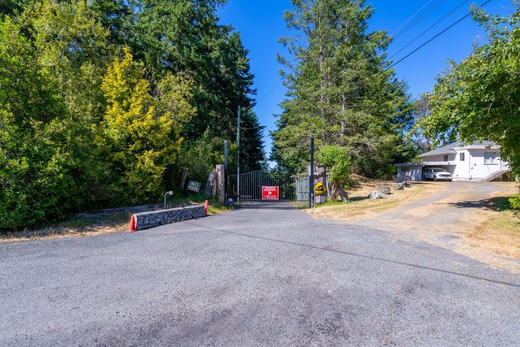 Beachcomber RV Park gate near Victoria airport access