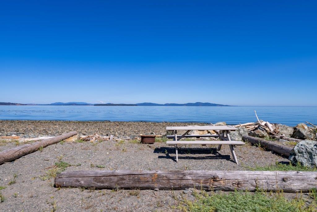 Beachcomber RV Park - Beachcomber RV Park Picnic Tables