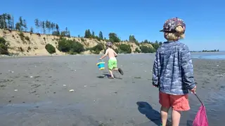 Children walking along the Beachcomber RV Park beach